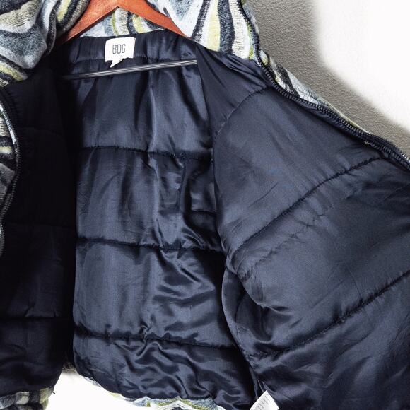 BDG Women’s Isla Wool Puffer Jacket Swirl Print Dopamine Snow Bunny Size 2XL - Picture 5 of 10